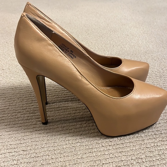 Kelsi Dagger tan leather heels. - Picture 2 of 7